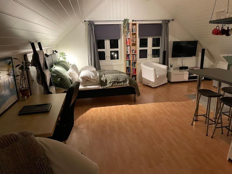 Koselig Garasjeloft! Apartment Langevag Exterior photo